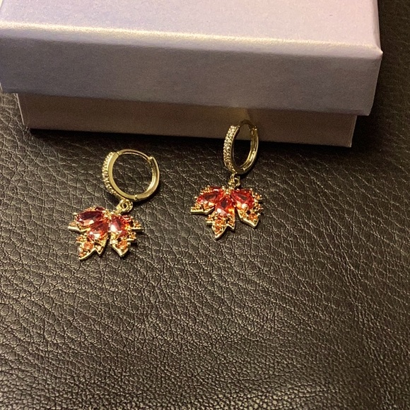 Yellow Gold Maple Leaf Zircon Earrings - Picture 6 of 6